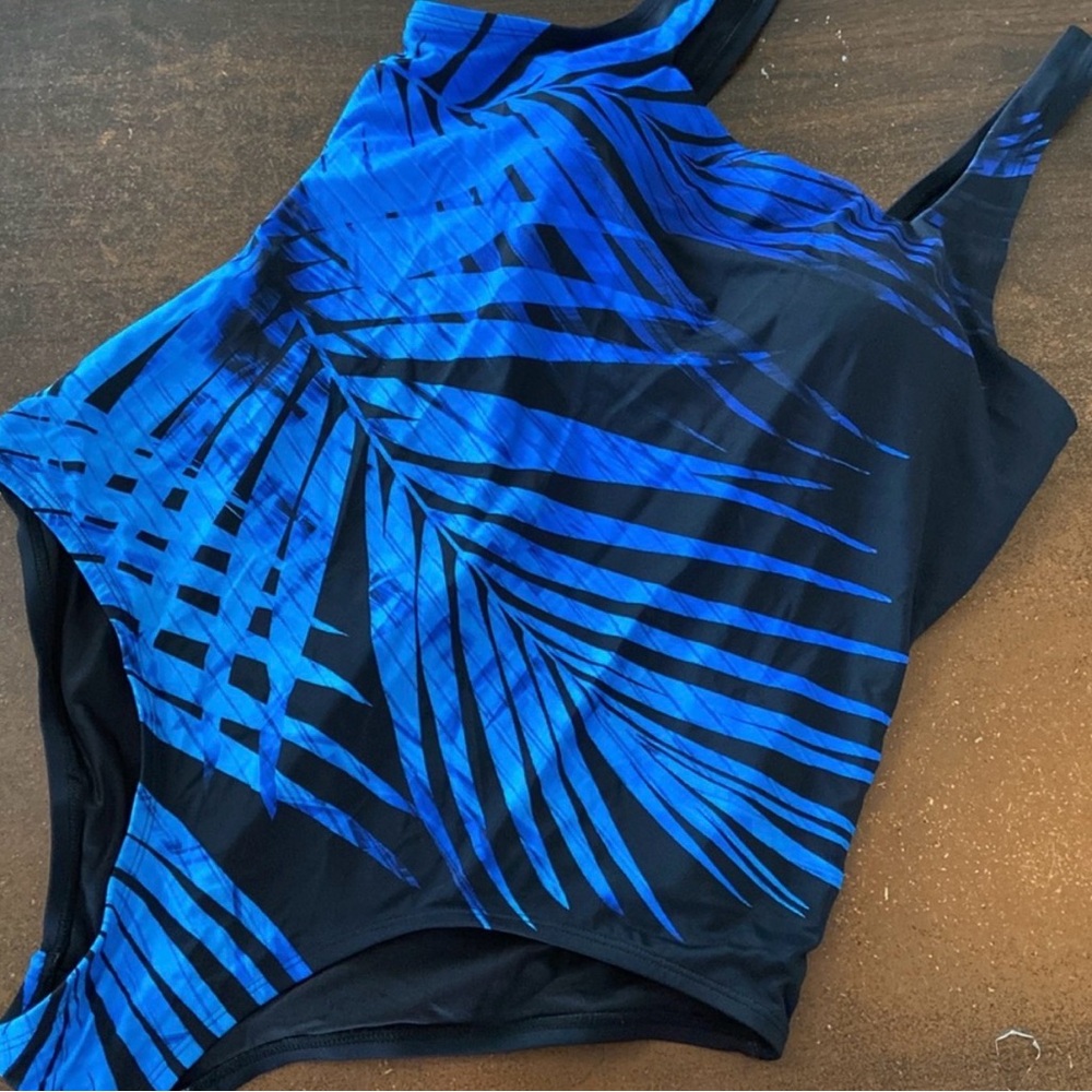 Swimsuits For All Nwt Squareneck Chlorine Resistant One Piece Plus
Size 18 1X - Picture 4 of 5